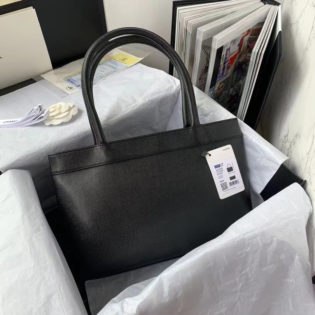 CHL CHLOpen Tote Caviar East West Black For Women, Women’s Bags 14.5in/36.9cm
