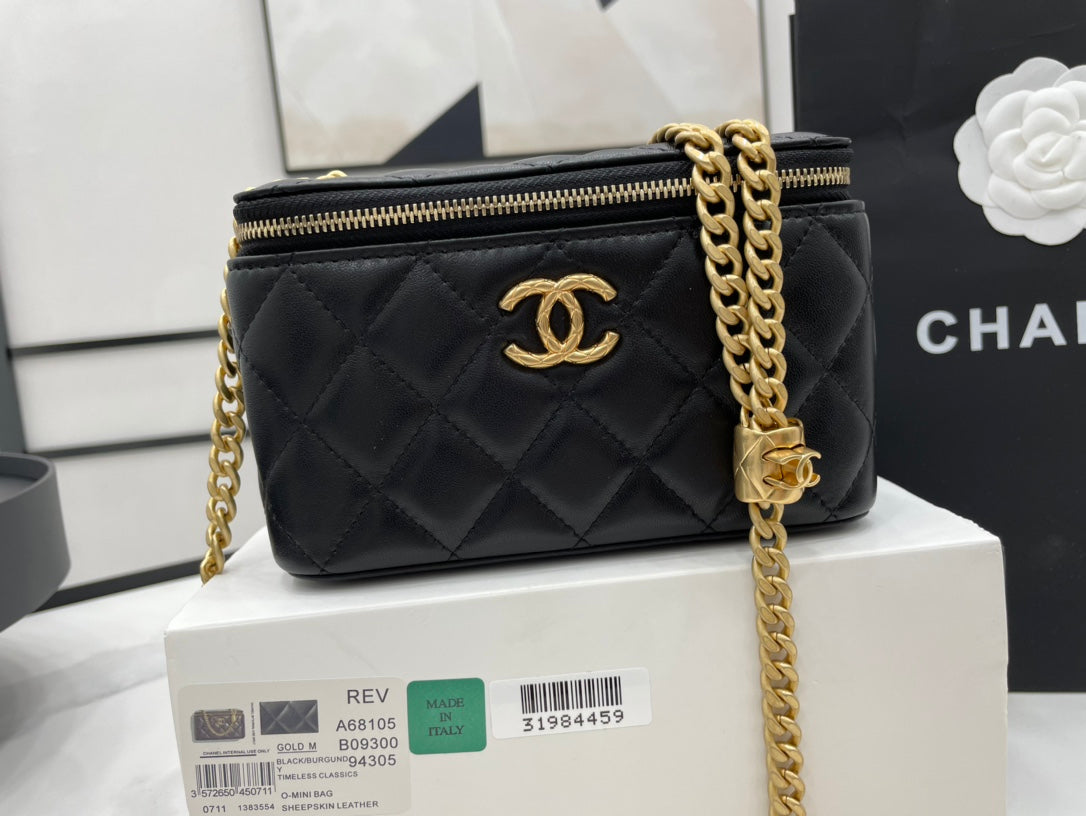 CHLSmall Vanity Case Black With Gold Zipper For Women, Women’s Bags 5.9in/15cm