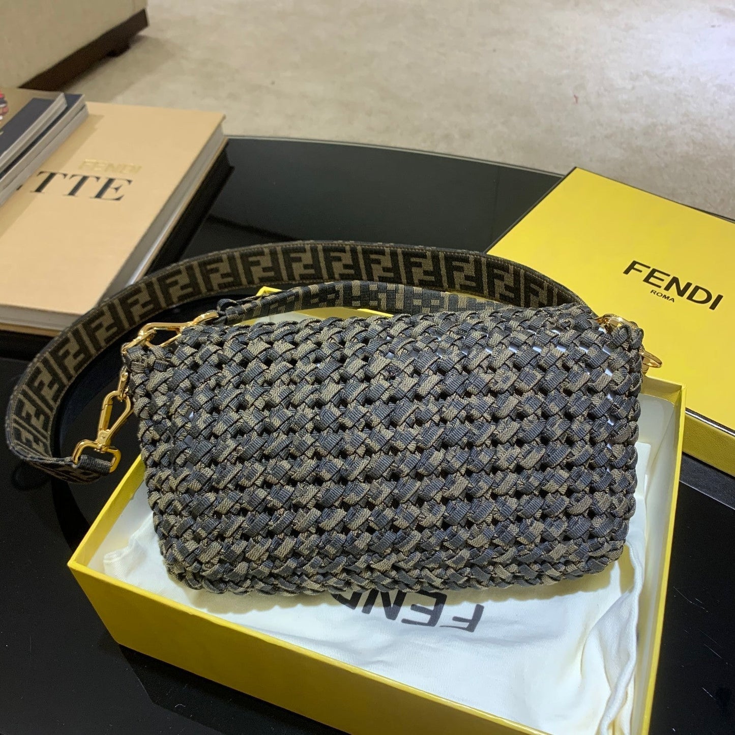 Top QualityTop Quality Baguette Jacquard Fabric Interlace For Women, Women’s Bags 10in/26cm FF 8BR600