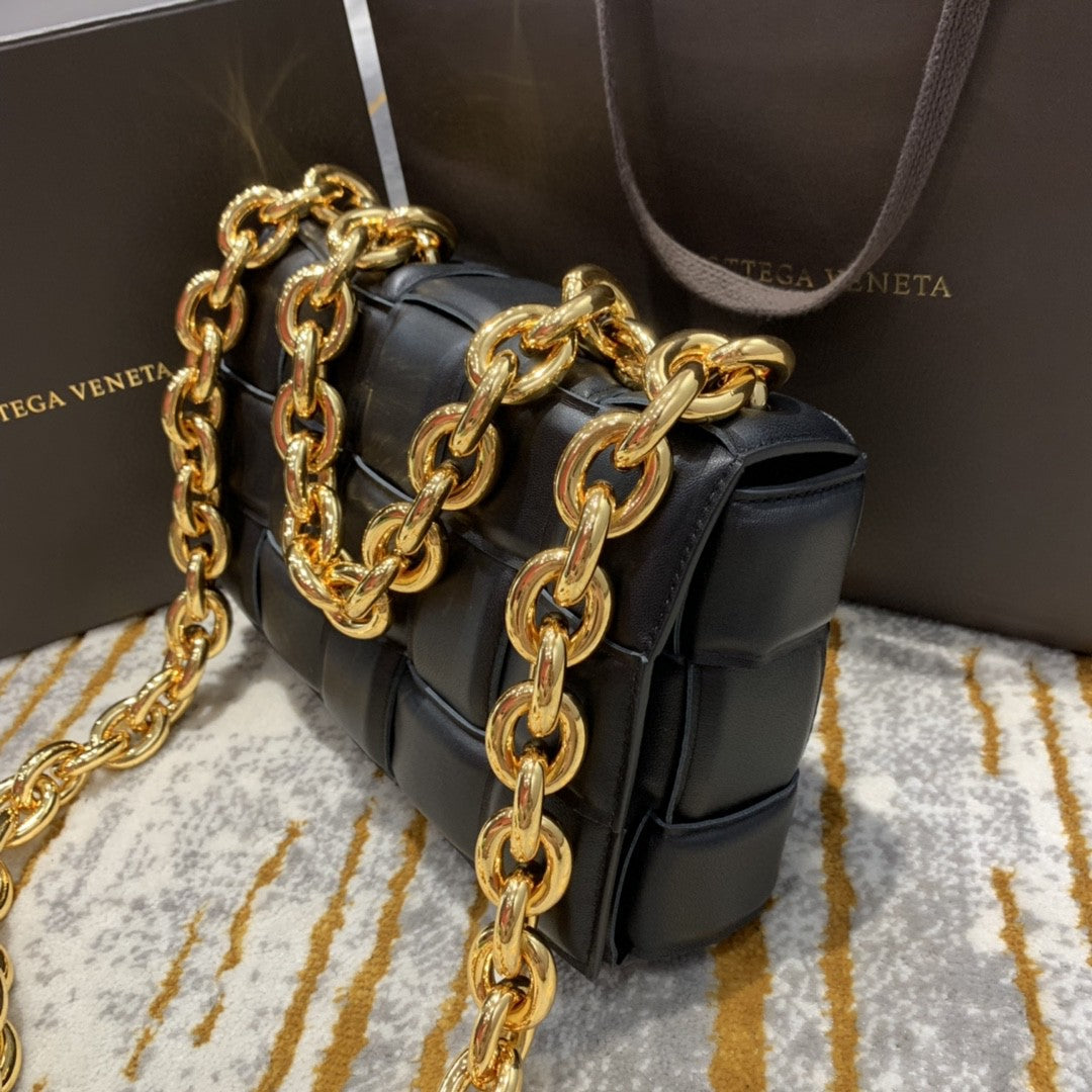 Top Quality Chain Cassette Bag For Women 10.2in/26cm In Black 631421VBWZ08425