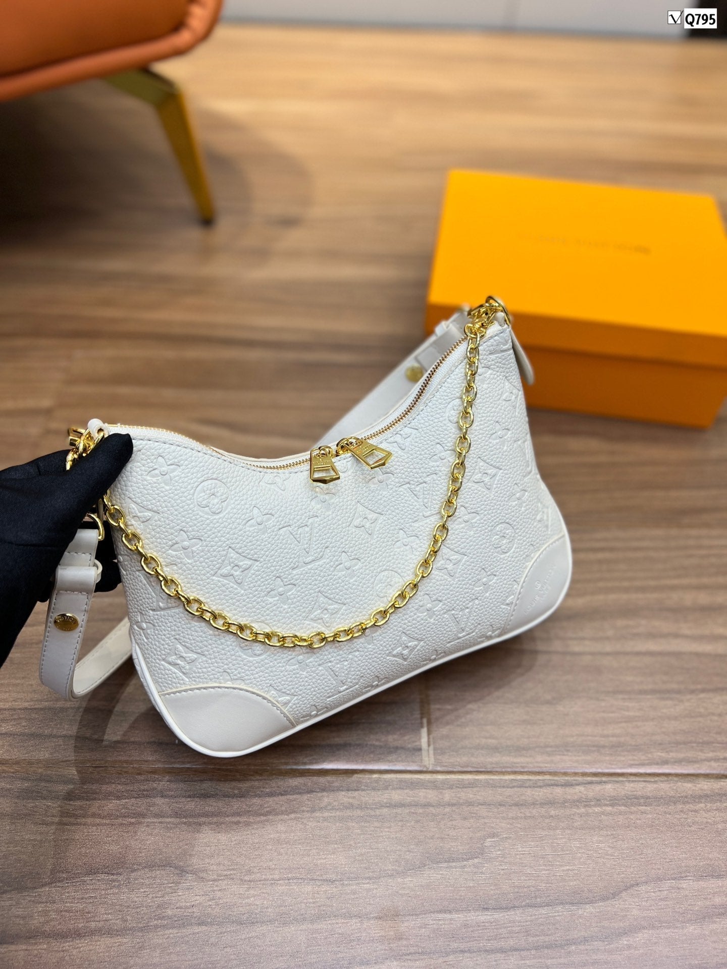 EN - New 1:1 rep Lux Bags LUV 538