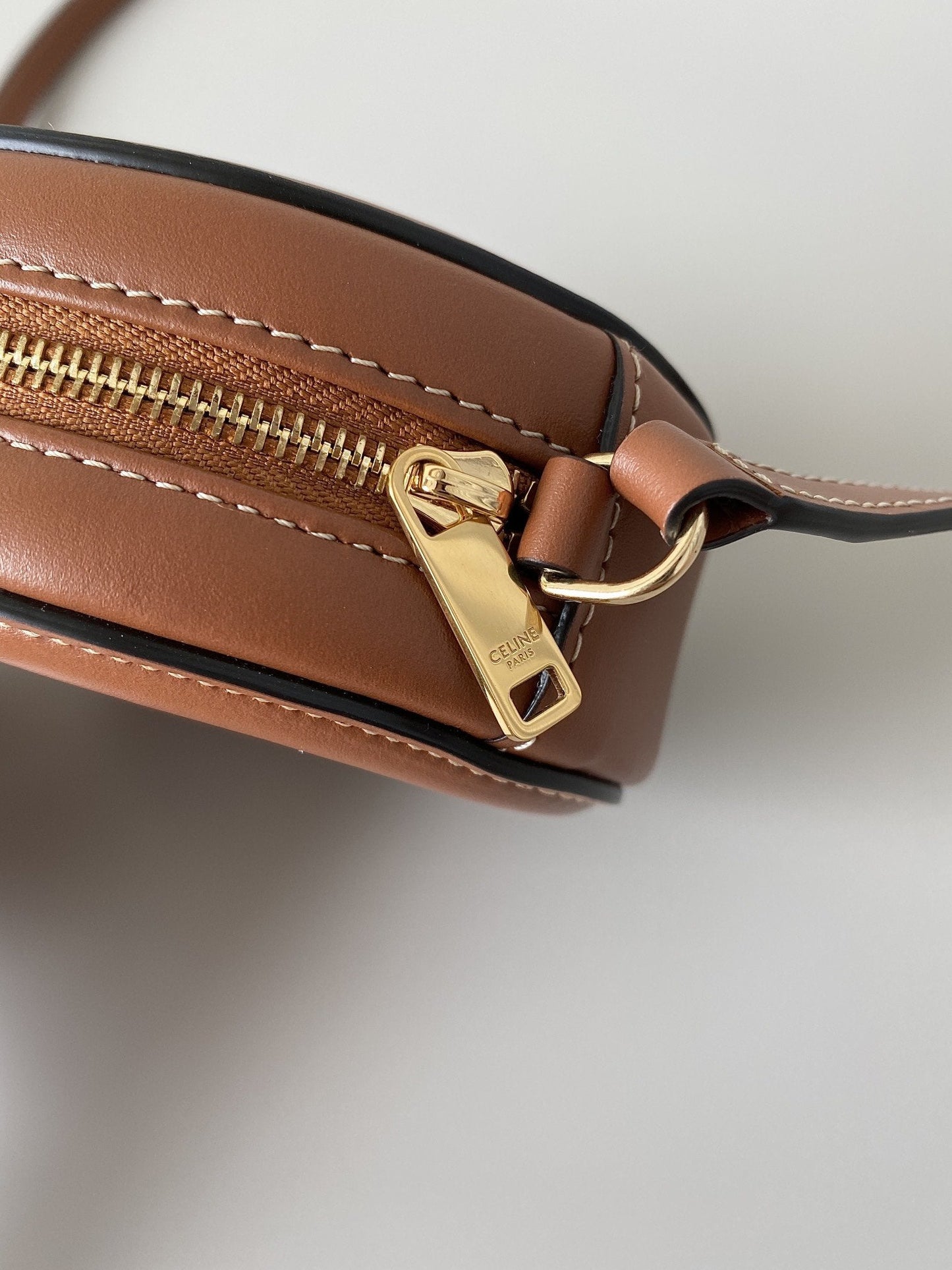 Top Quality Crossbody Oval Purse Cuir Triomphe Brown For Women 6in/16cm 10I703DPQ.04LU