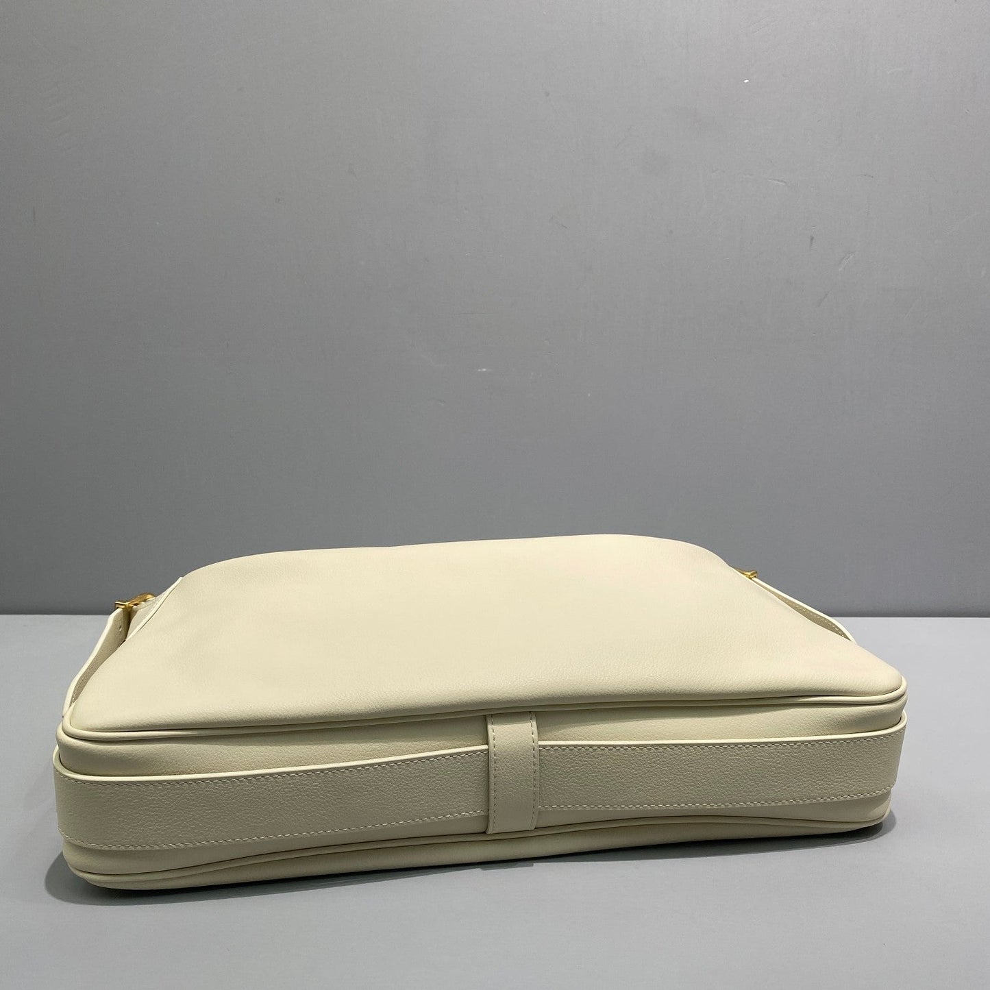 Top Quality Medium Romy In Supple White For Women 13in/34cm 197443DPJ.01RC