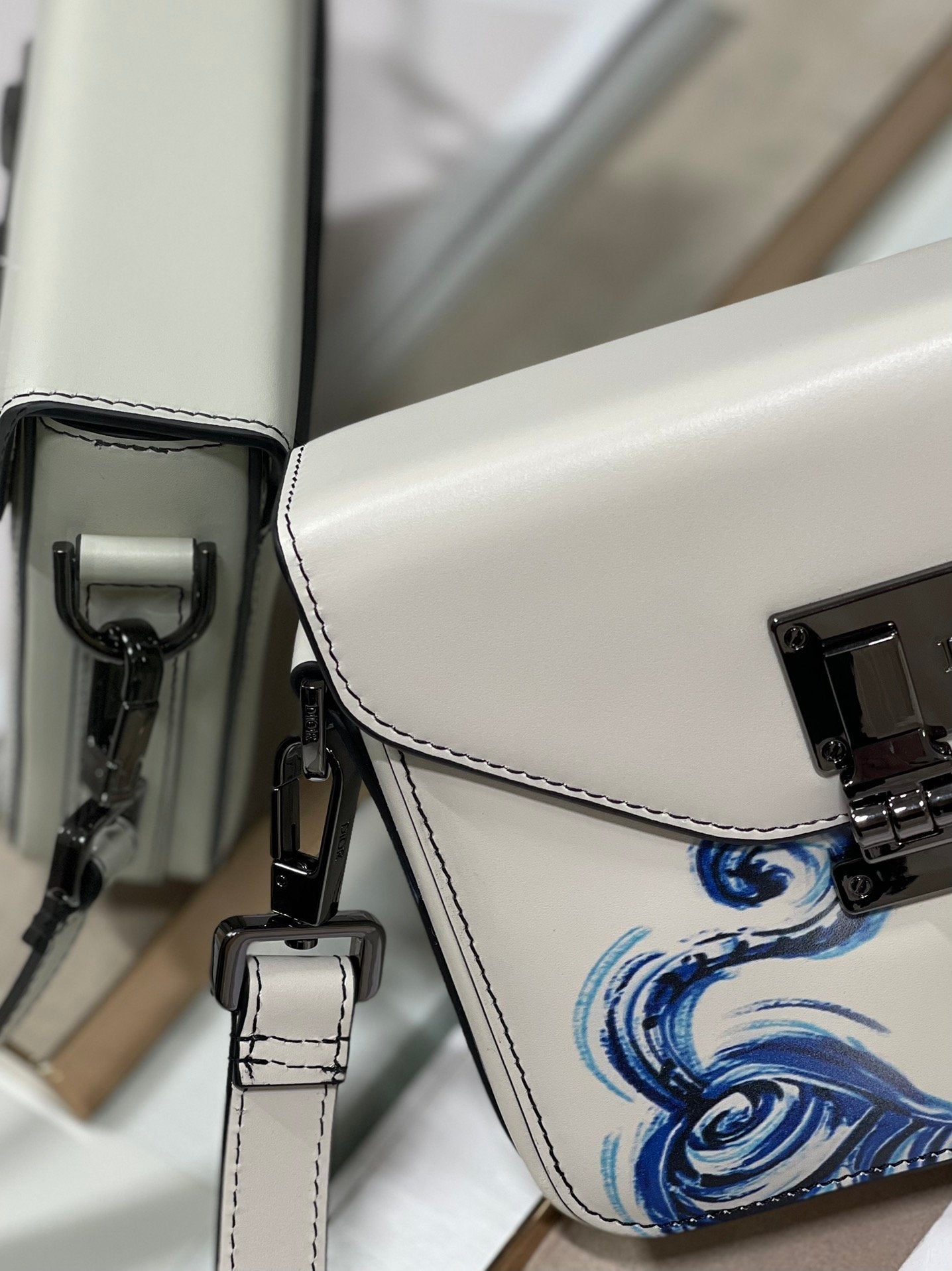 Top Quality Lock Handbag White For Women 7.5in/19cm CD