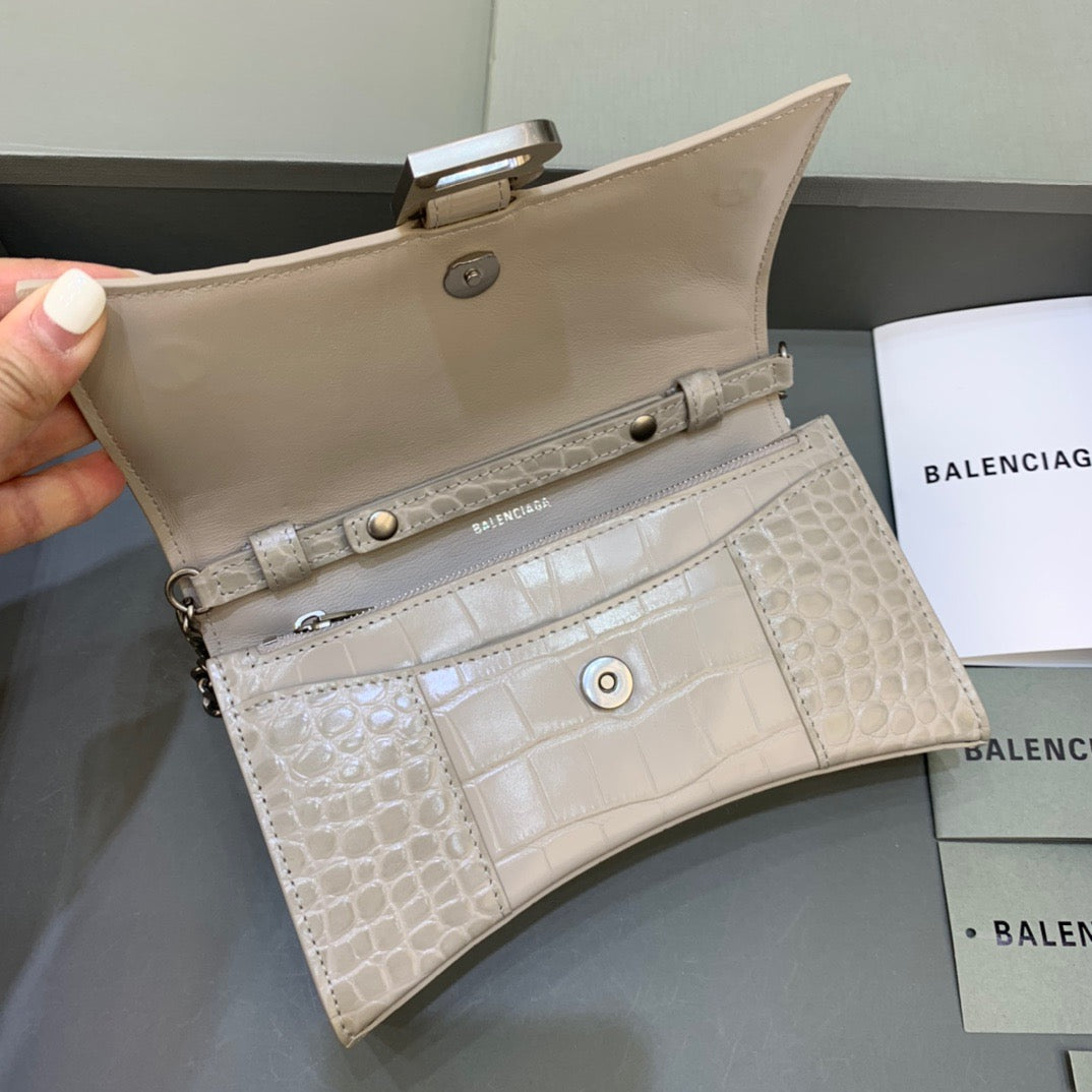 Top Quality Hourglass Wallet On Chain in Beige, For Women,  Bags 7.6in/19cm