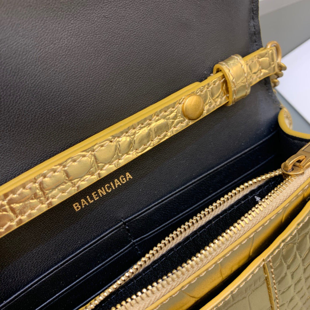 Top Quality Hourglass Wallet On Chain in Gold, For Women,  Bags 7.6in/19cm 6560501S49M8005