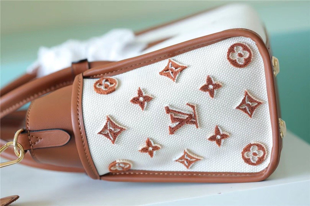 Top Quality On My Side PM Bag Monogram Flower For Women 25cm/9.8 Inches Caramel Brown Top Quality M59905