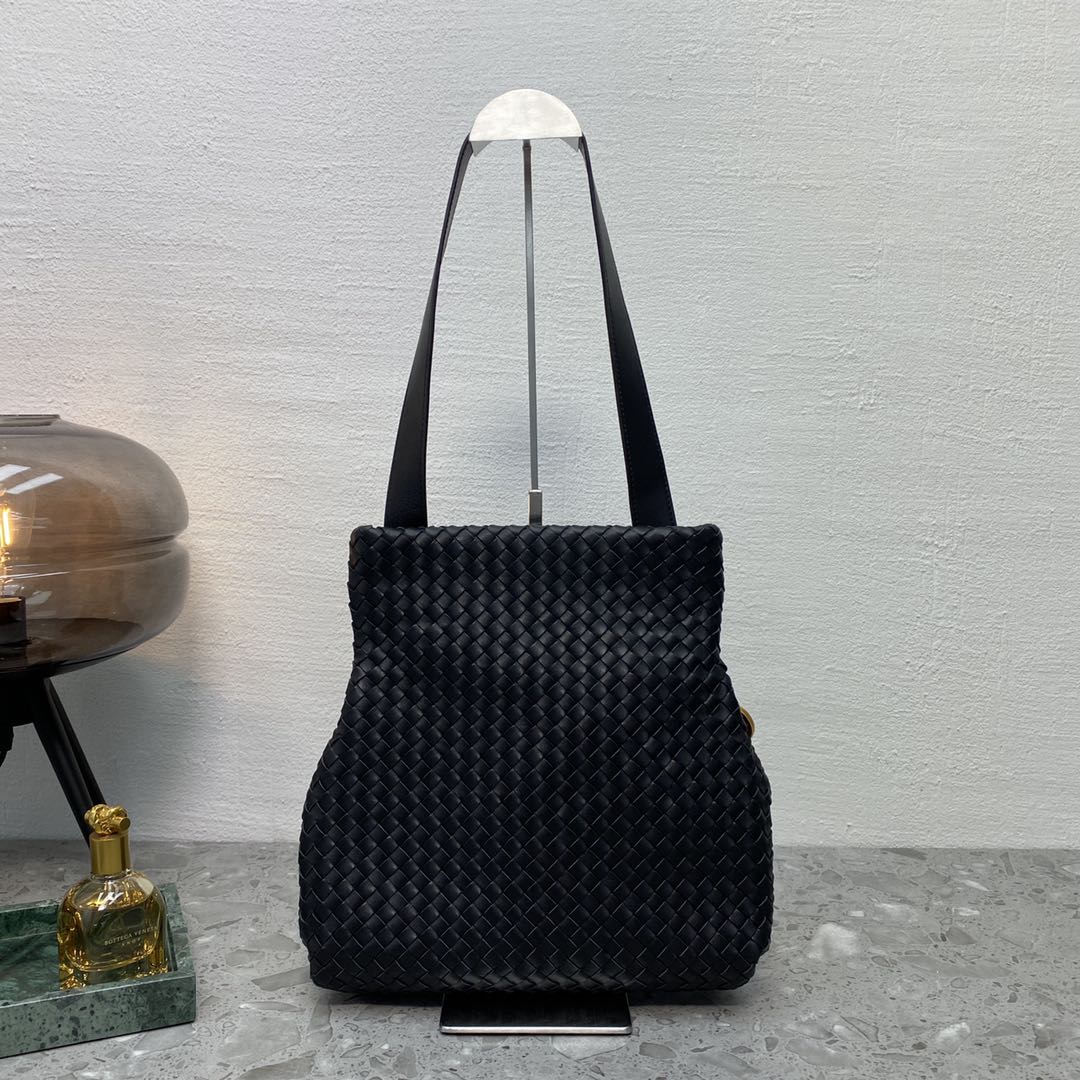 Top Quality Intrecciato Shoulder Bag Black, For Women, Women’s Bags 10.2in/26cm