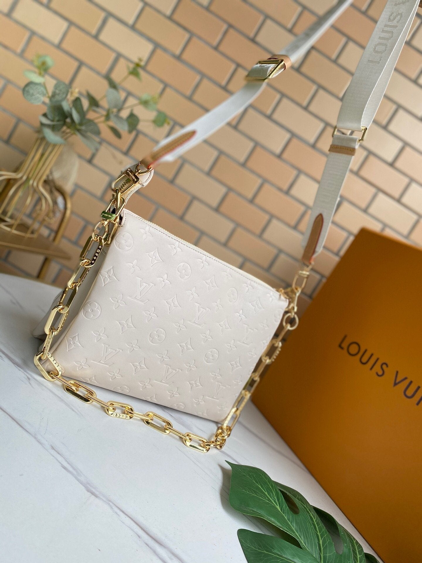 EN - New 1:1 rep  Bags LUV 133