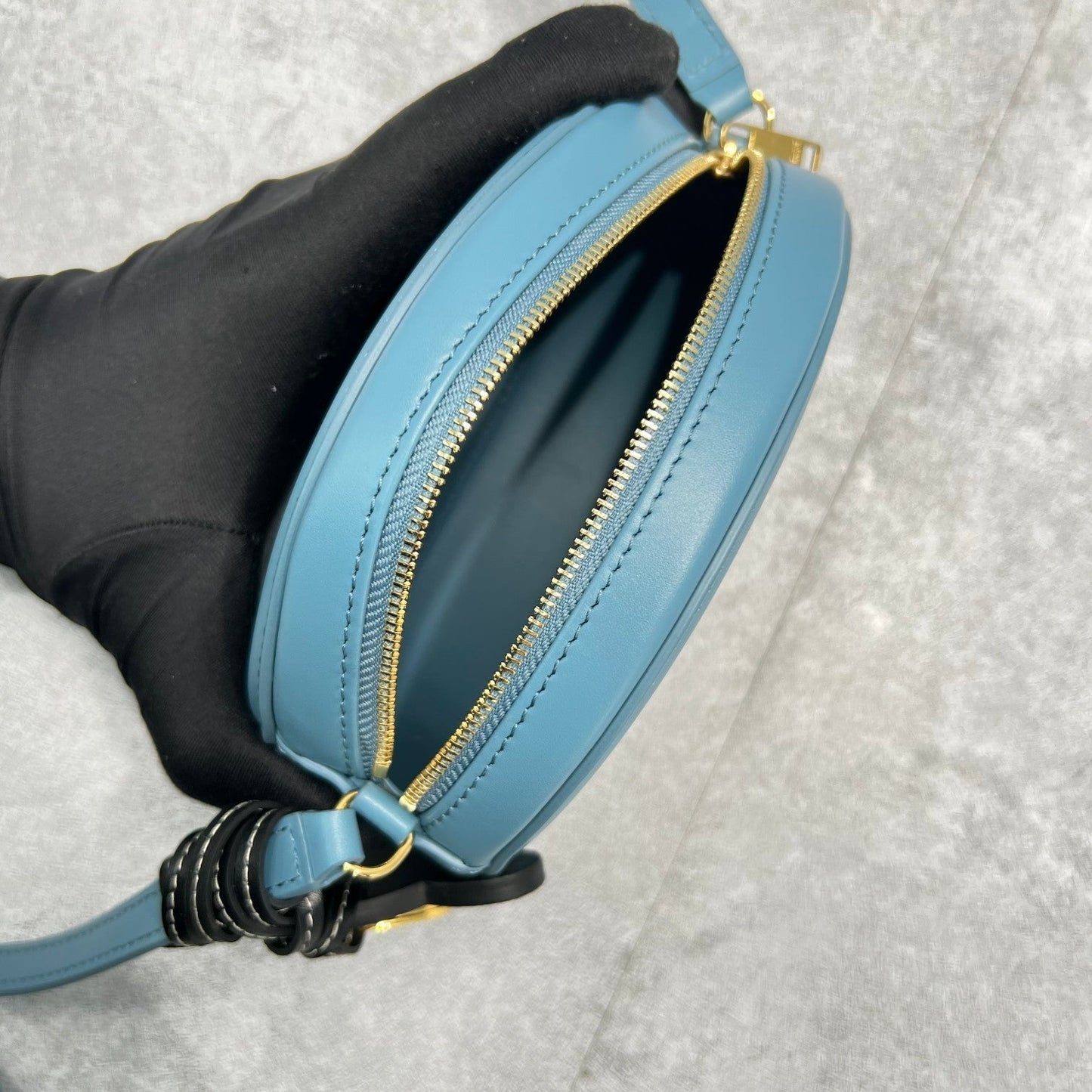 Top Quality Crossbody Oval Purse Cuir Triomphe Blue For Women 6in/16cm 10I703DPQ.07DD