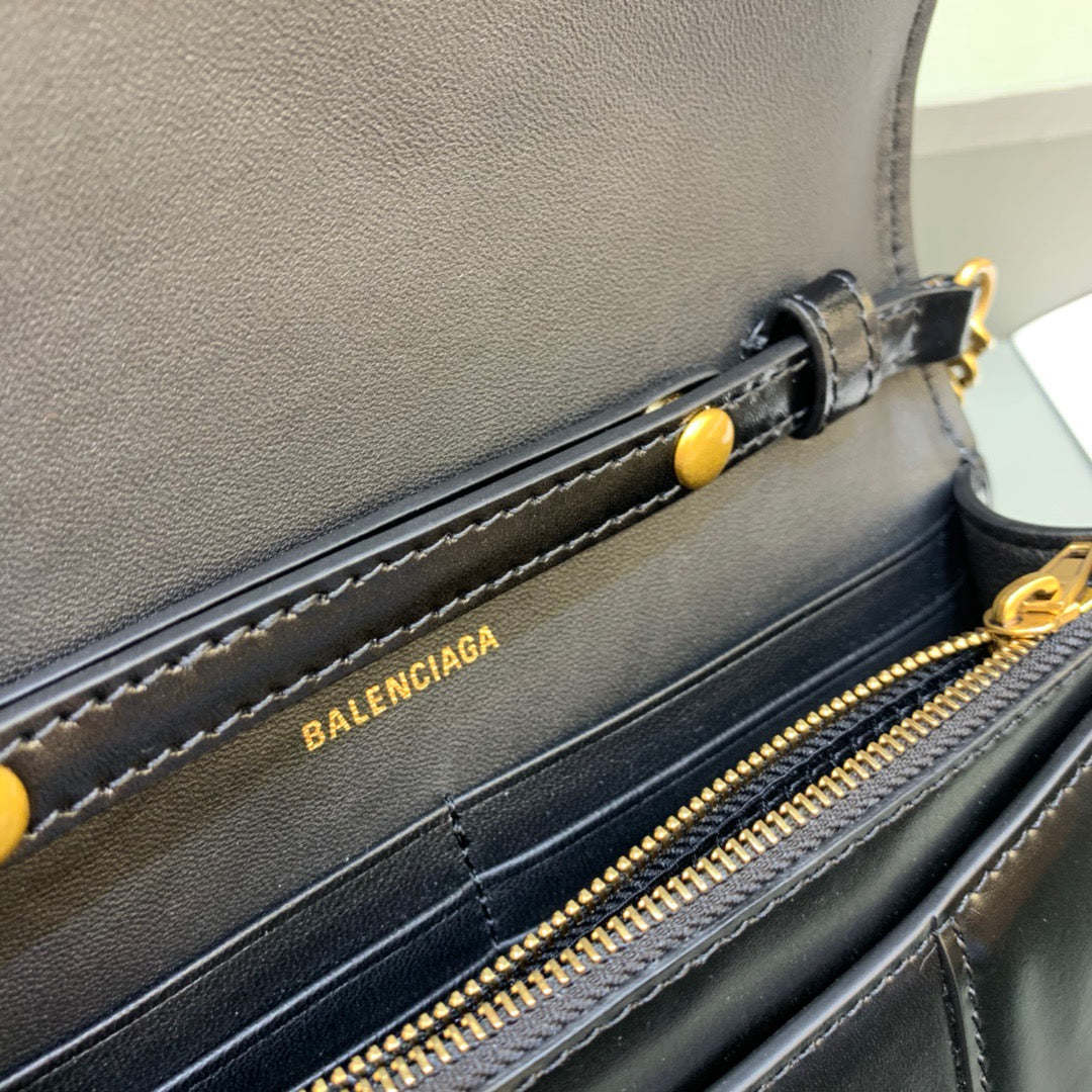 Top Quality Hourglass Wallet On Chain in Black, For Women,  Bags 7.6in/19cm 6560501QJ4M1000