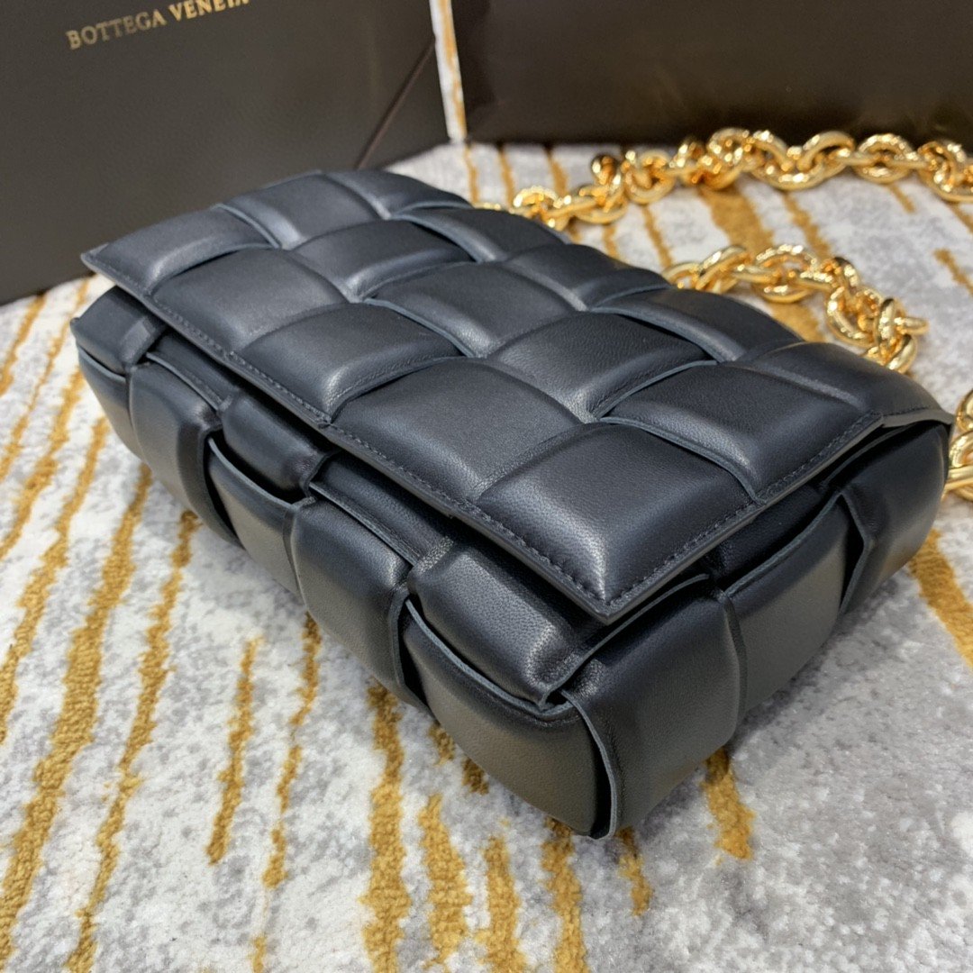 Top Quality Chain Cassette Bag For Women 10.2in/26cm In Black 631421VBWZ08425