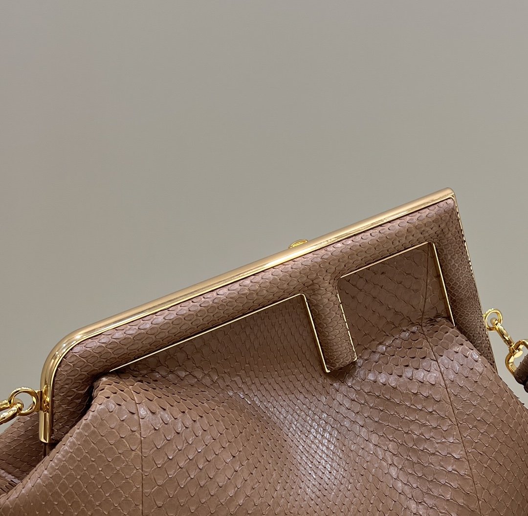Top QualityTop Quality Top QualityTop Qualityrst Small Beige Bag For Woman 26cm/10in