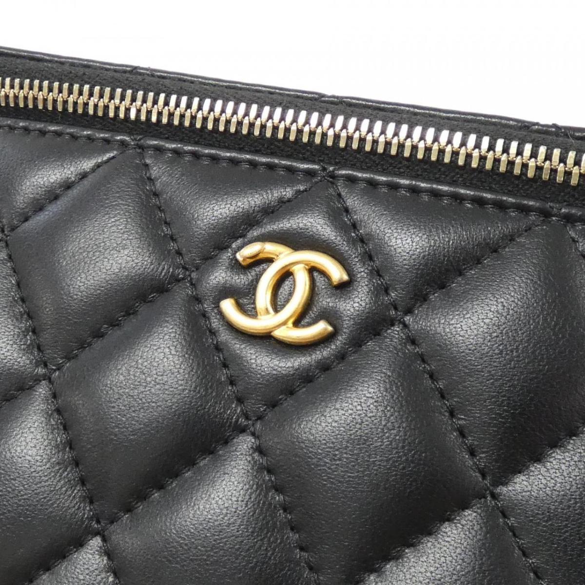 CHANEL AP2303 SHOULDER BAG