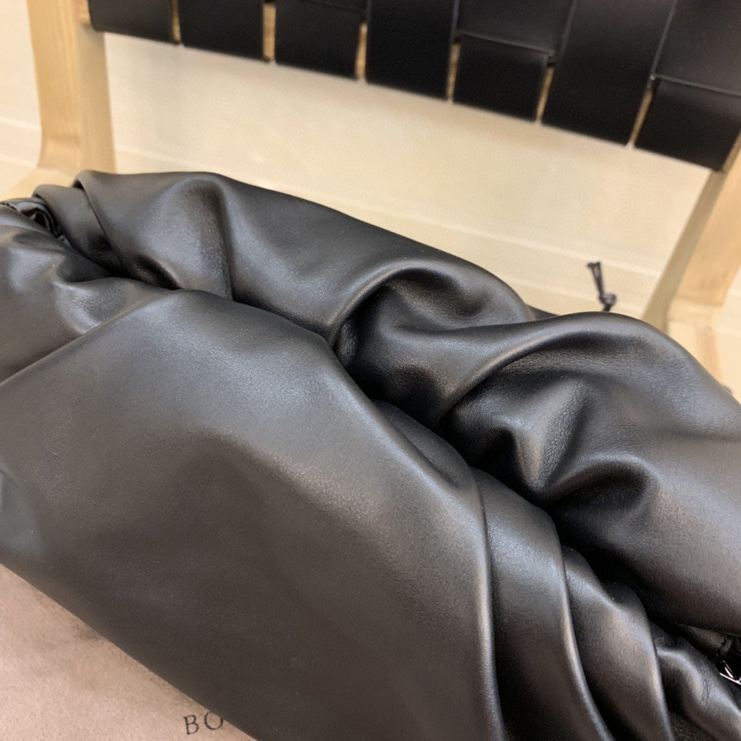 Top Quality Chain Pouch For Women 12.2in/31cm In Black