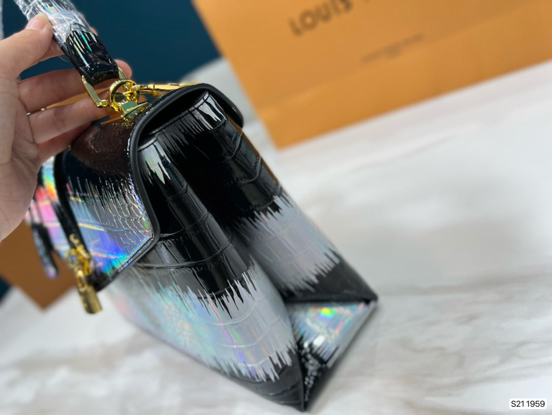 EN - New 1:1 rep Lux Bags LUV 560