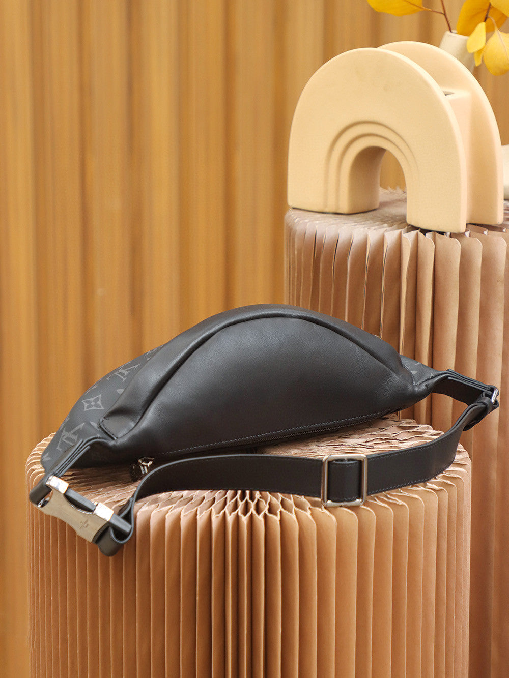 Top Quality Top Qualityscovery Bumbag PM Monogram Eclipse Canvas For Men, Bags, Belt Bags 17.3in/44cm Top Quality M46035