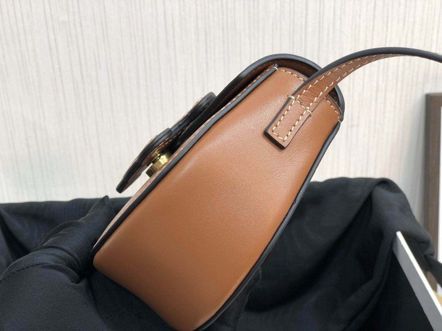 Top Quality Mini BesaTop Quality Cuir Triomphe Brown For Women 4in/11cm 10J303DPQ.04LU