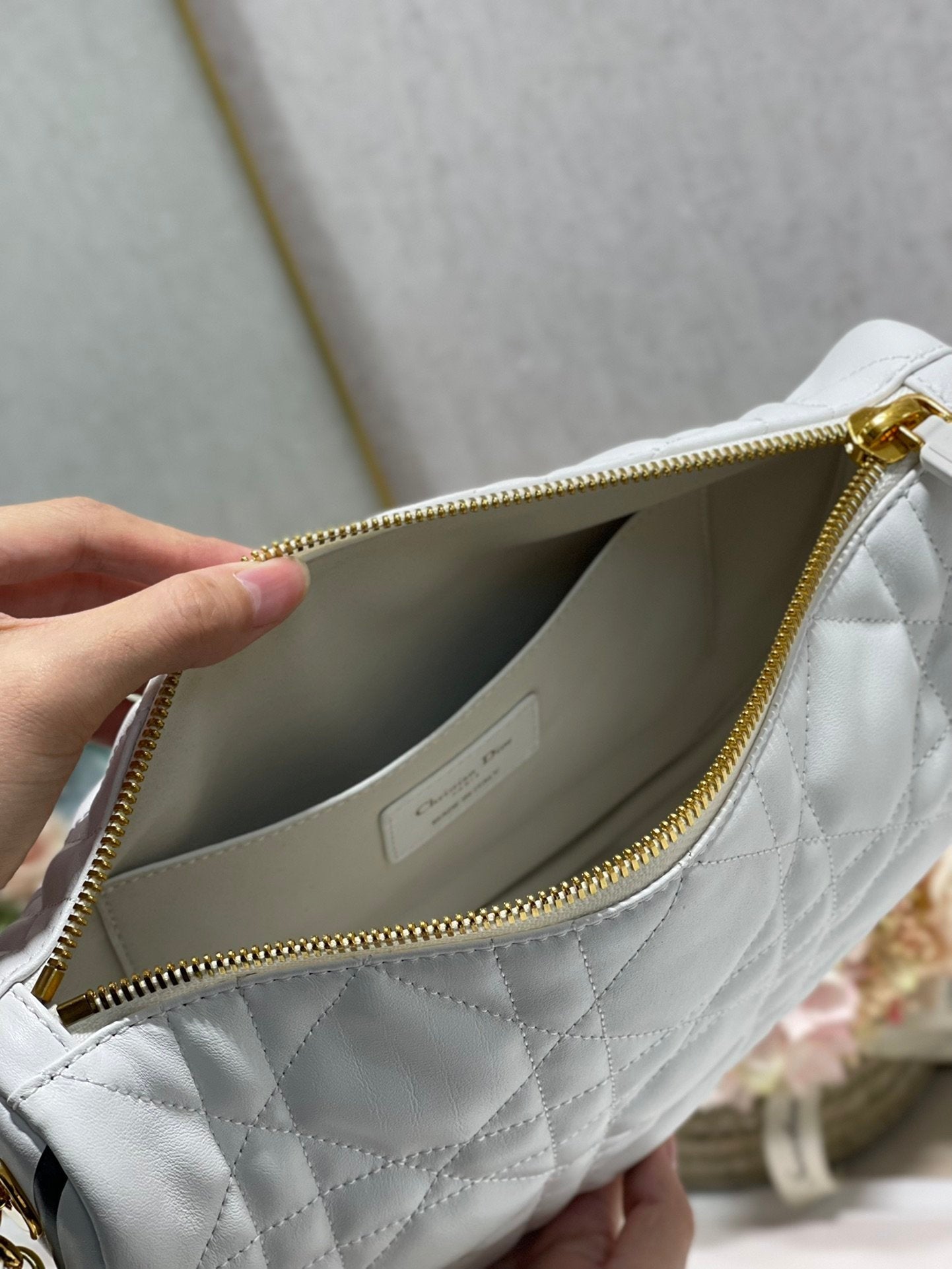 Top Quality MeTop Qualityum Vibe Hobo Bag White Cannage, White Handbags, Crossbody Bags, 30cm CD M7201ONOA_M879