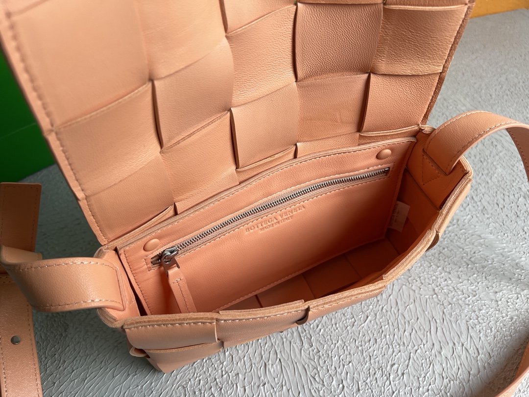 Top Quality Cassette Light Orange, For Women, Women’s Bags 9.1in/23cm