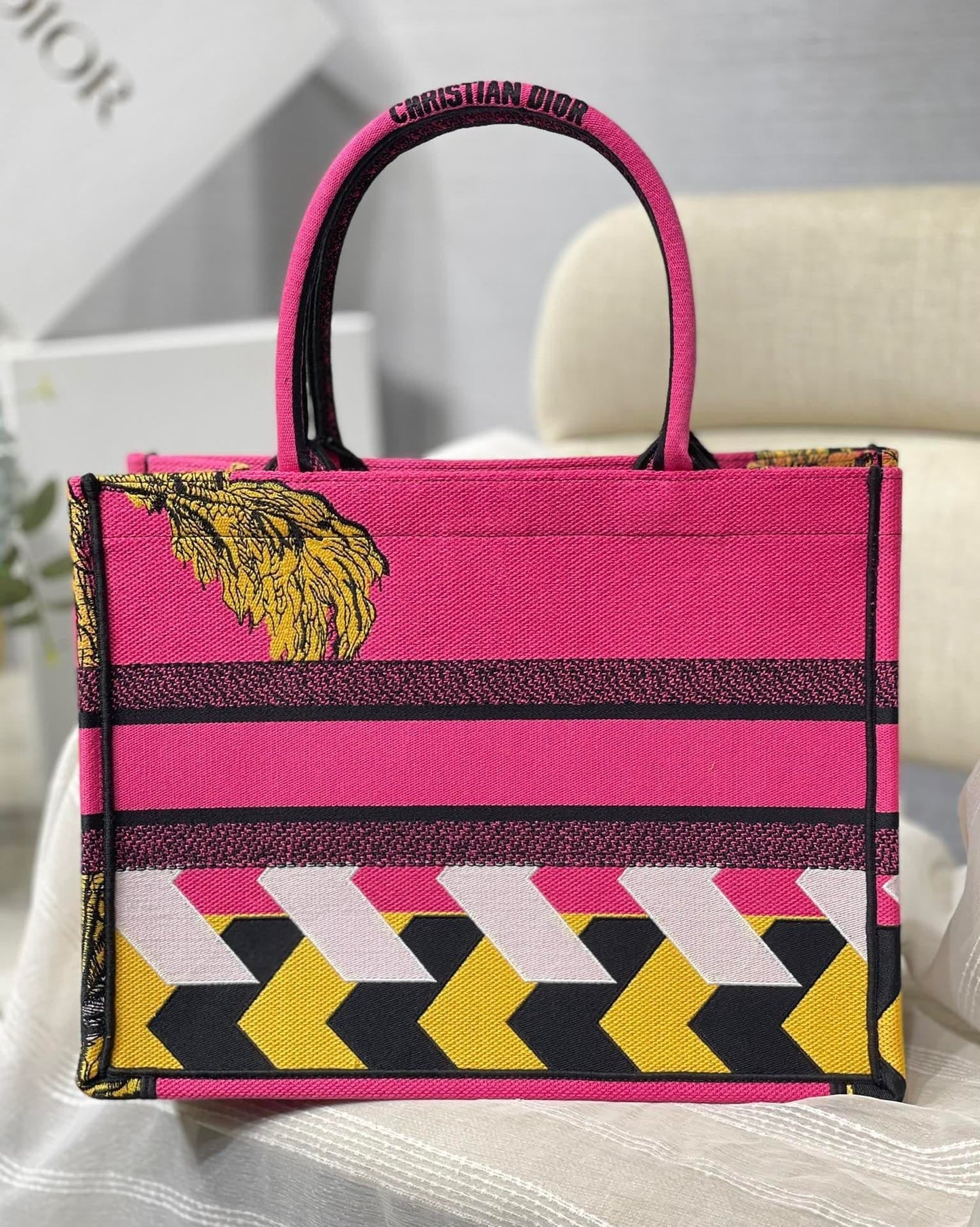 Top Quality MeTop Qualityum Book Tote Pink, For Women, Womens Handbags 14in/36cm CD