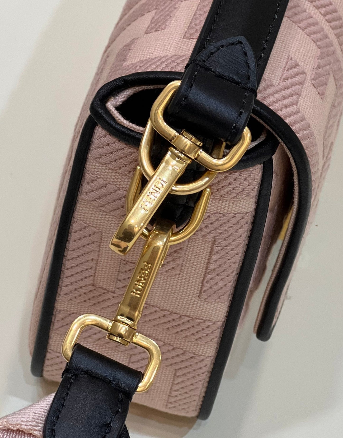 Top QualityTop Quality Baguette Light Pink For Women, Women’ Handbags, Shoulder And Crossbody Bags 10in/27cm FF 8BR600