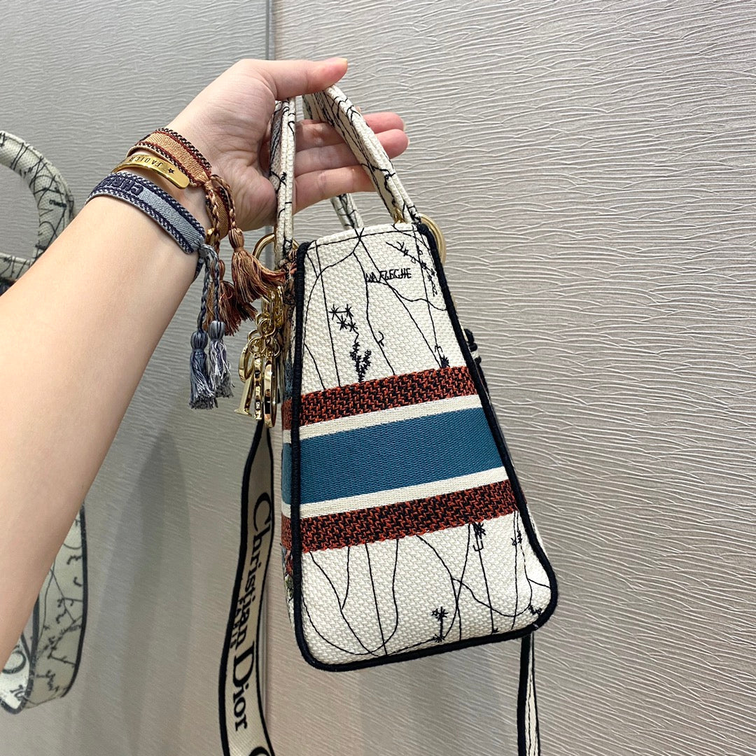 Top Quality MeTop Qualityum Lady D-Lite Bag Latte Multicolor Constellation Embroidery, Latte Handbags, Crossbody Bags, 24cm CD M0565ORHP_M941