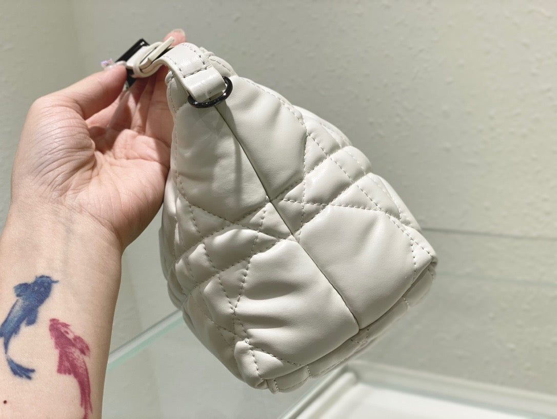 Top Quality MeTop Qualityum DYORTravel Nomad Pouch White, For Women, Womens Handbags 8.5in/22cm CD S5554BMIG_M030