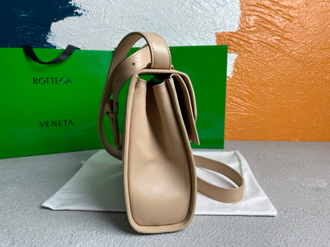 Top Quality Clip Bag Beige, For Women, Women’s Bags 9in/23cm