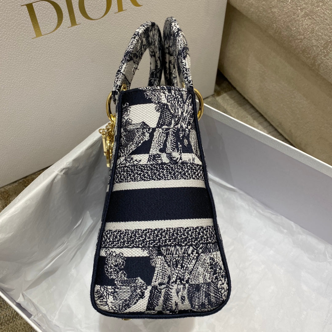 Top Quality MeTop Qualityum Lady D-Lite Bag Toile de Jouy Stripes Embroidery, Navy Blue Handbags, 24cm CD M0565ORLP_M928