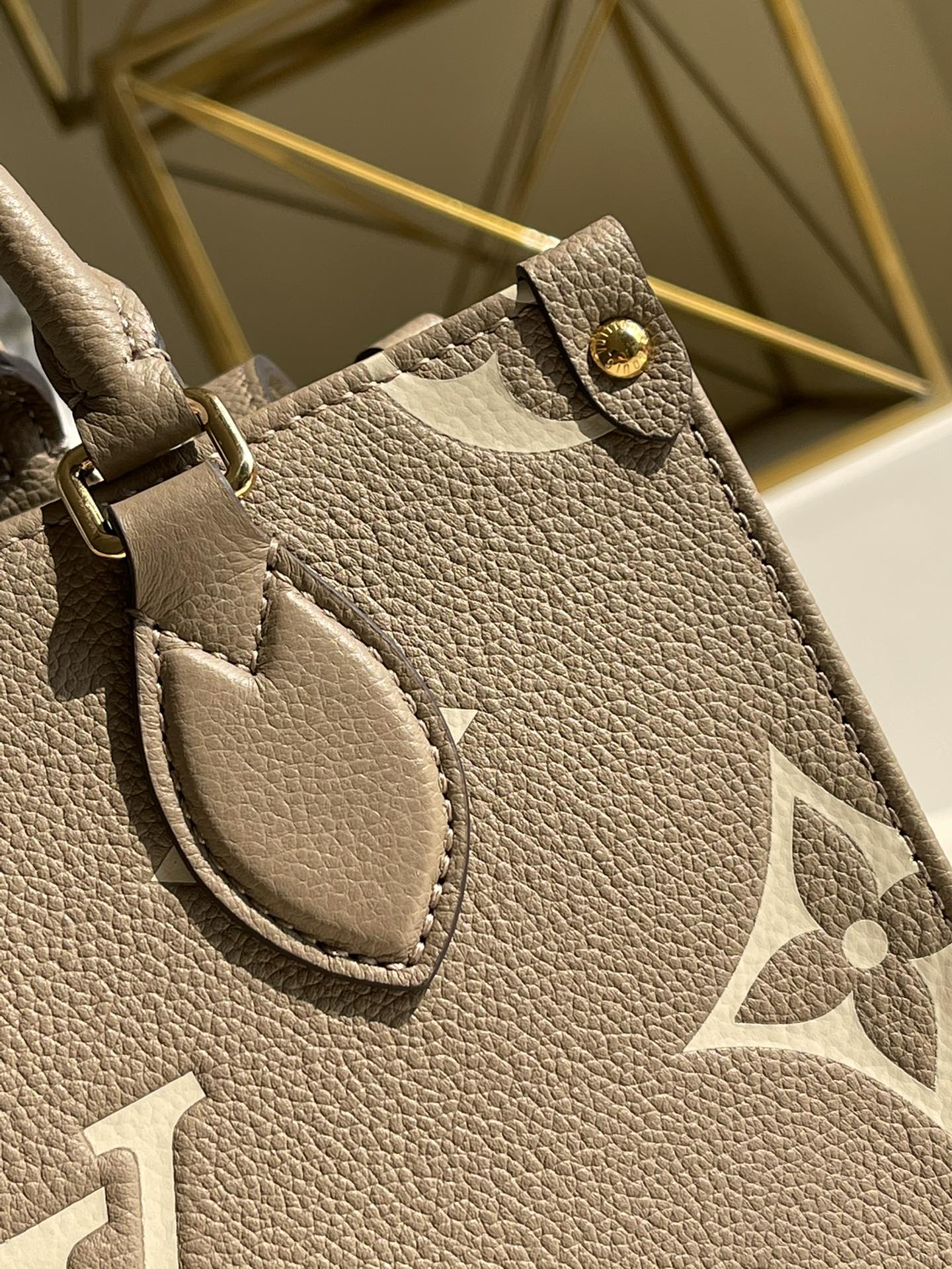 Top Quality OnTheGo PM Tote Bag Monogram Empreinte Beige/Cream For Women, Womens Handbags, Shoulder And Crossbody Bags 9.8in/25cm Top Quality M45779