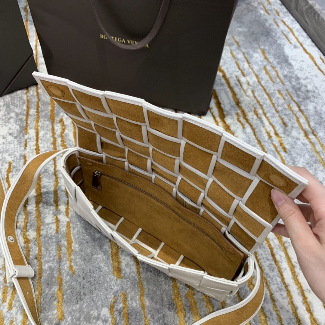 Top Quality Brick Cassette Bag For Women 11in/28cm In White