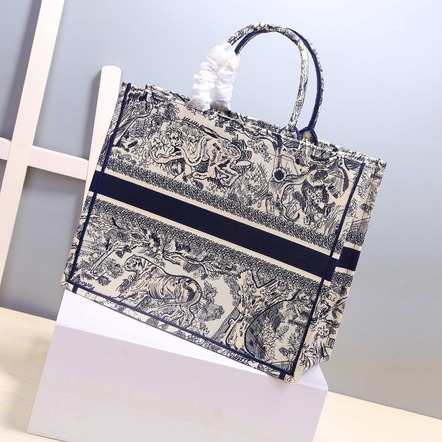 Top Quality Large Book Tote For Women 16.5in/42cm CD M1286ZRIW