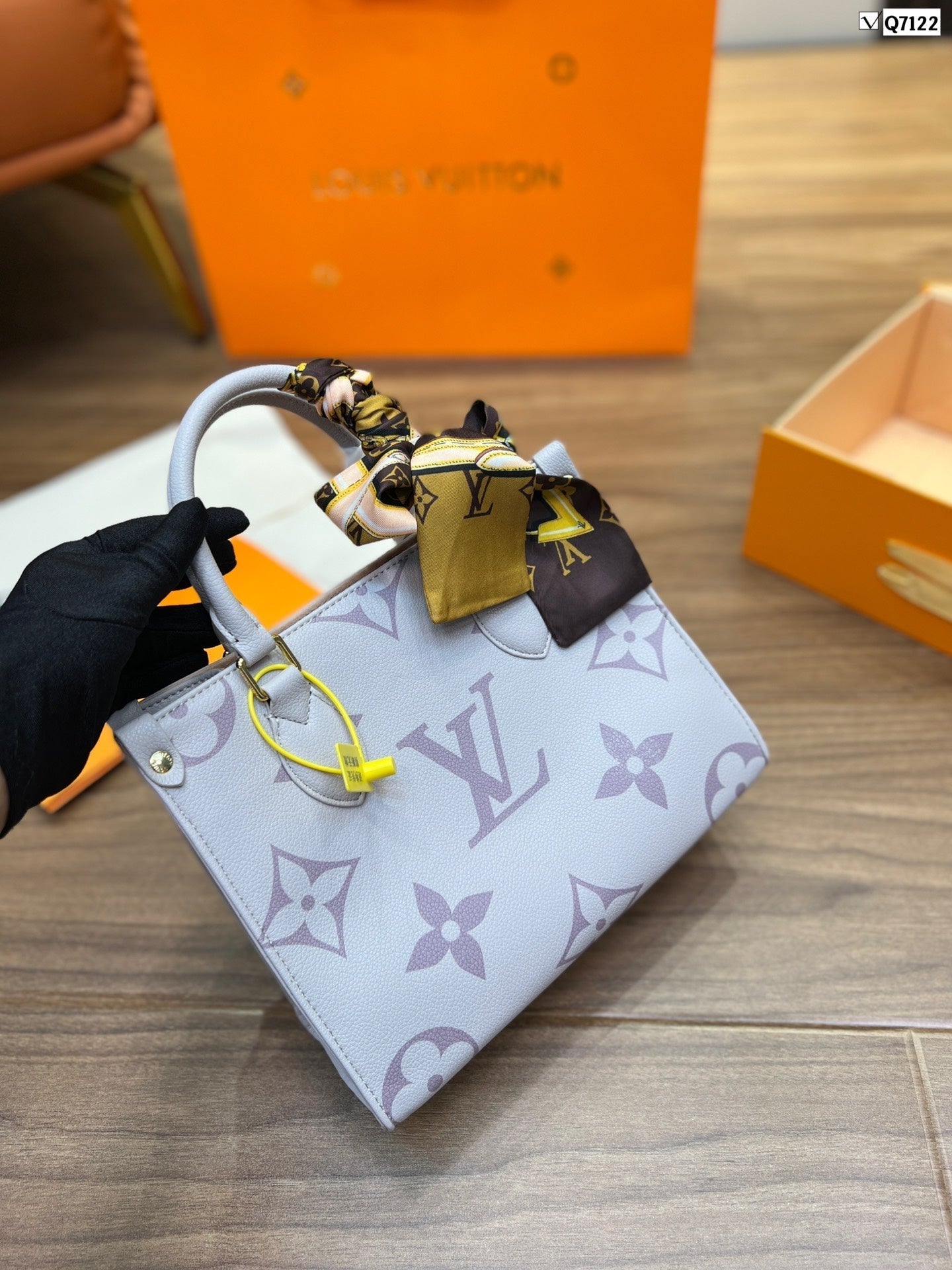 EN - New 1:1 rep Lux Bags LUV 534