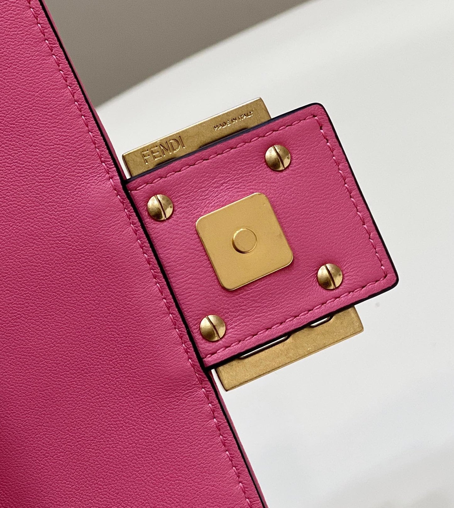 Top QualityTop Quality Baguette Pink For Women, Women’s Handbags, Shoulder And Crossbody Bags 10in/27cm FF 8BR600