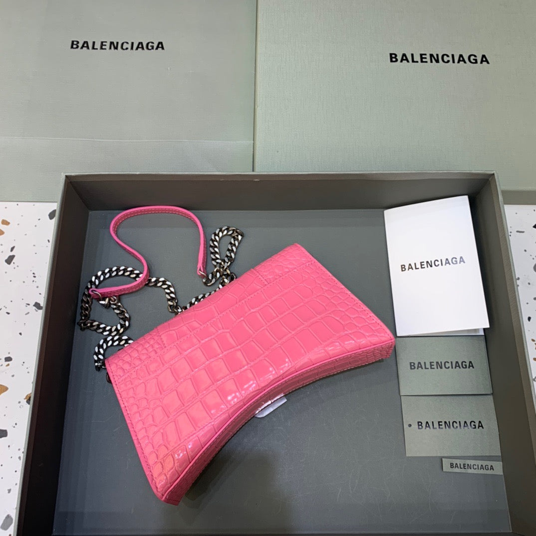 Top Quality Hourglass Wallet On Chain in Pink, For Women,  Bags 9in/23cm