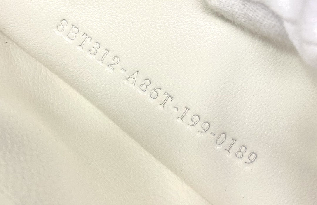 Top QualityTop Quality Kan U Small White Bag For Woman 25cm/9.5in