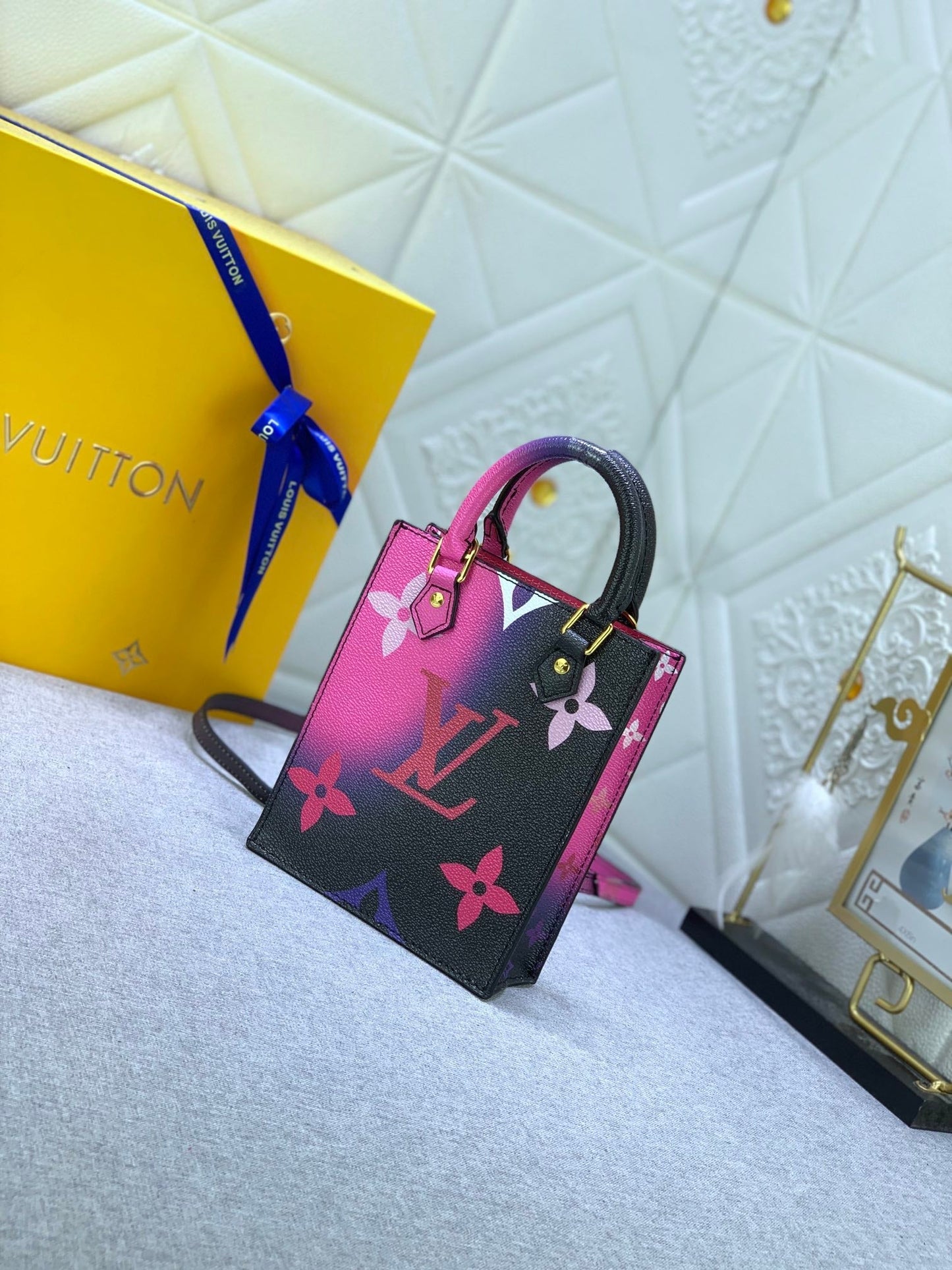 EN - Luxury Bags LUV 822