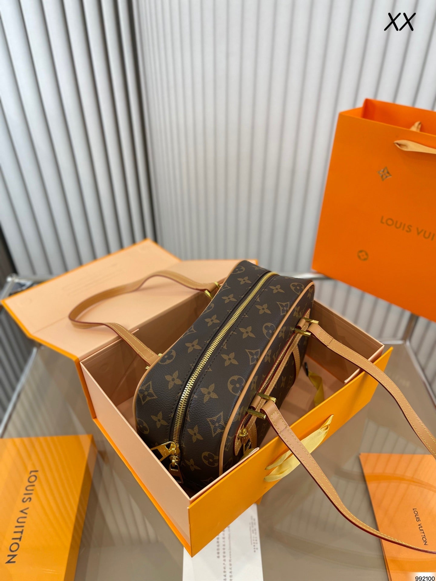 EN - New 1:1 rep Lux Bags LUV 551