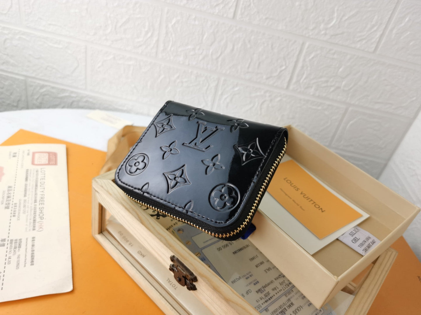 EN - New 1:1 rep  Wallet LUV 122