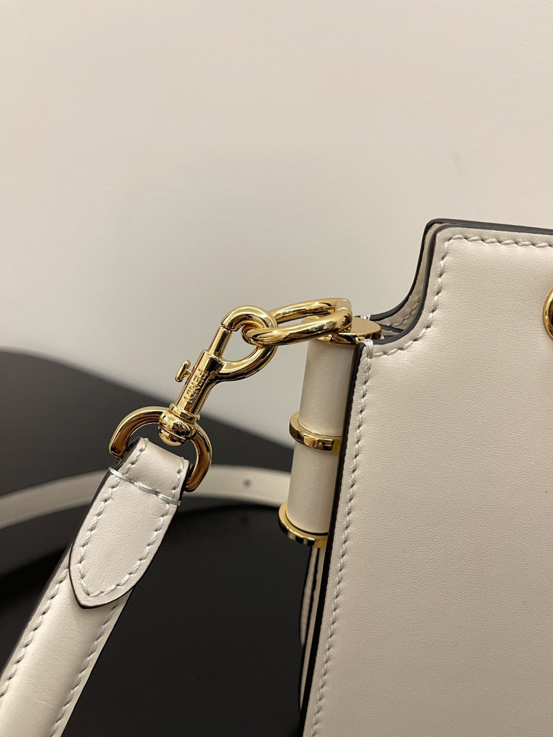 Top QualityTop Quality Touch White Bag For Woman 19cm/7.5in
