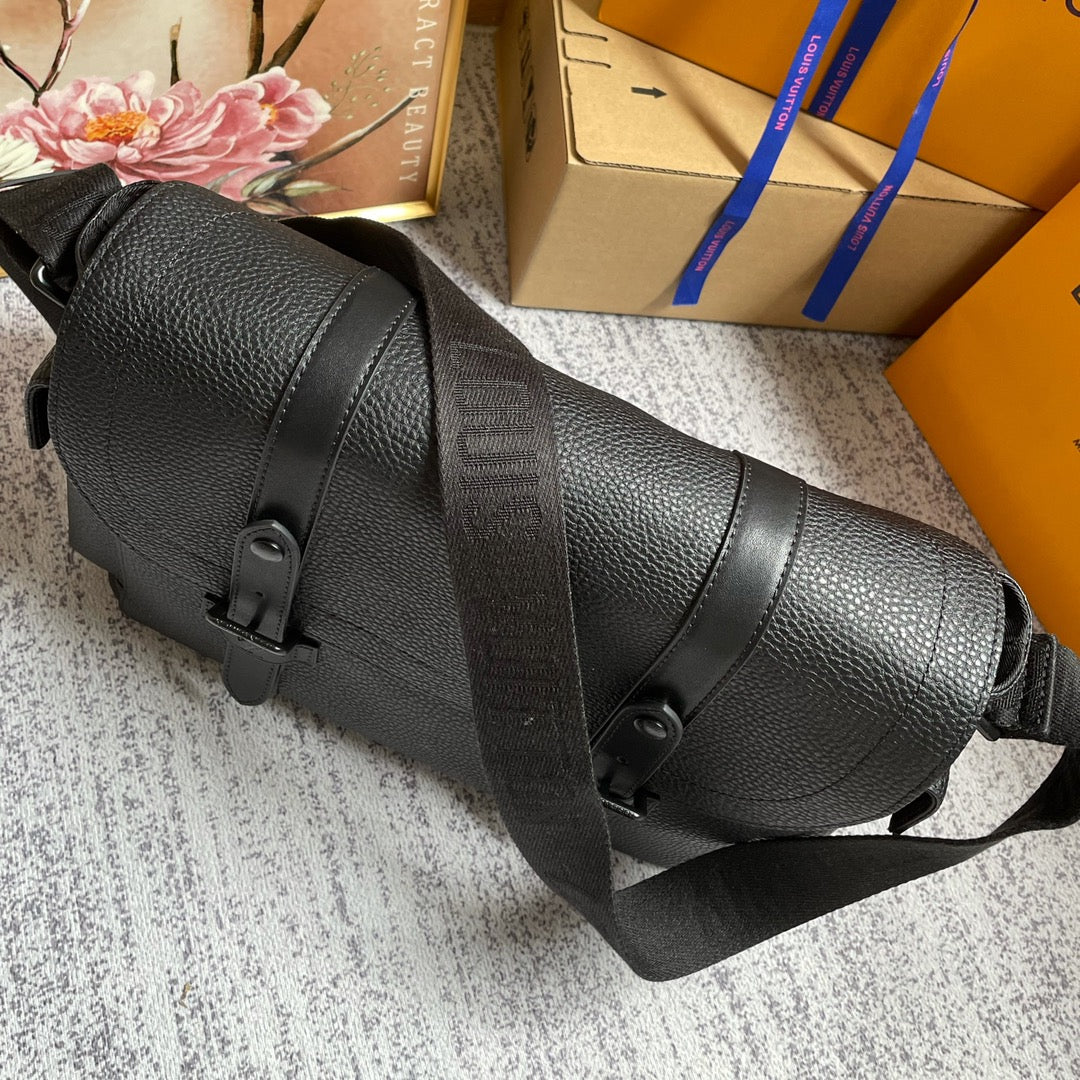 Top Quality Christopher Messenger Taurillon Black For Men, Bags, Shoulder And Crossbody Bags 11.4in/29cm Top Quality M58476