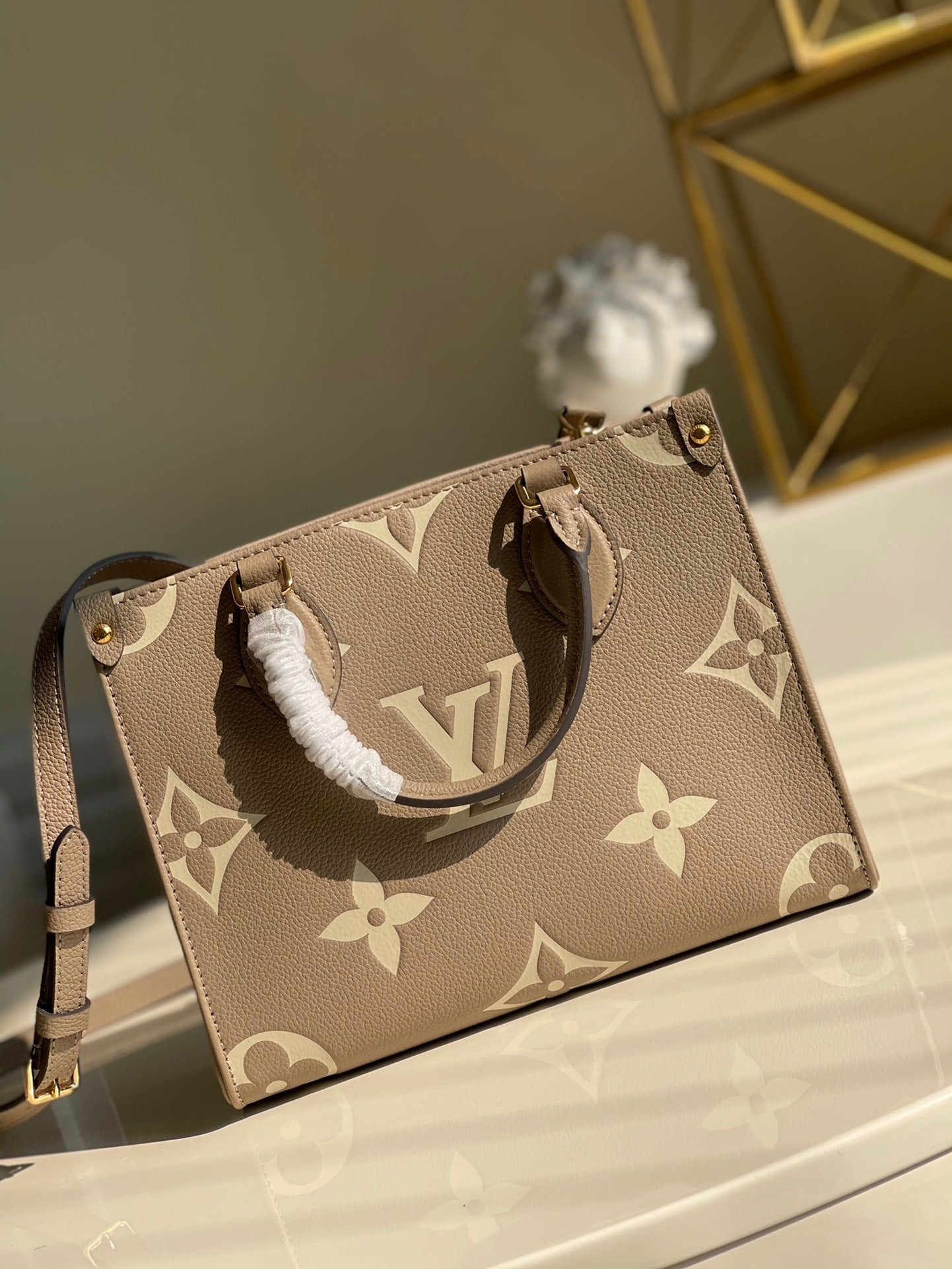 Top Quality OnTheGo PM Tote Bag Monogram Empreinte Beige/Cream For Women, Womens Handbags, Shoulder And Crossbody Bags 9.8in/25cm Top Quality M45779