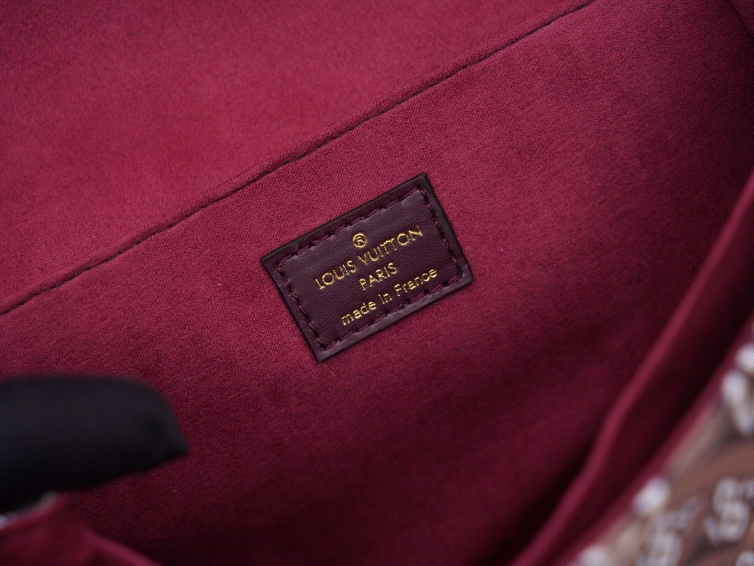 EN - New 1:1 rep  Bags LUV 130