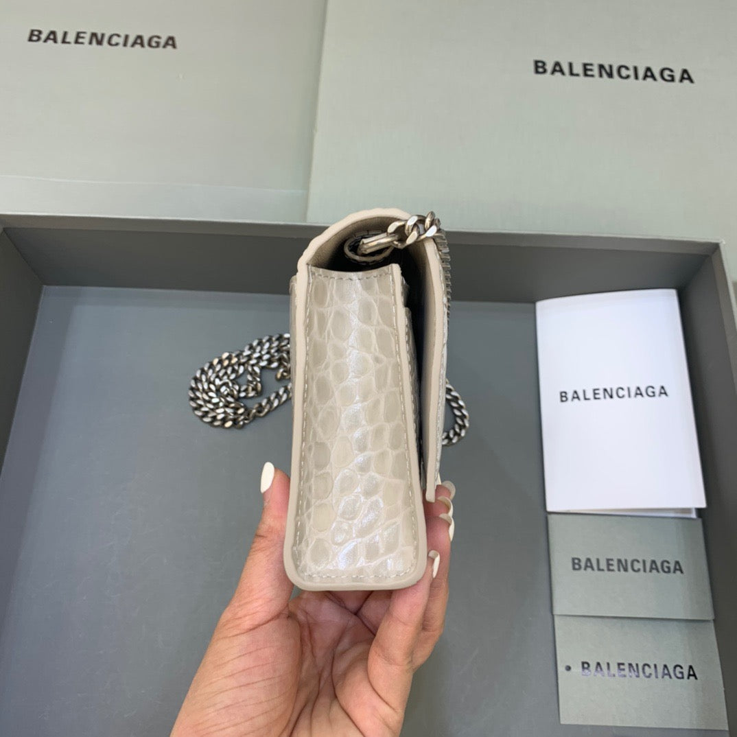 Top Quality Hourglass Wallet On Chain in Beige, For Women,  Bags 7.6in/19cm
