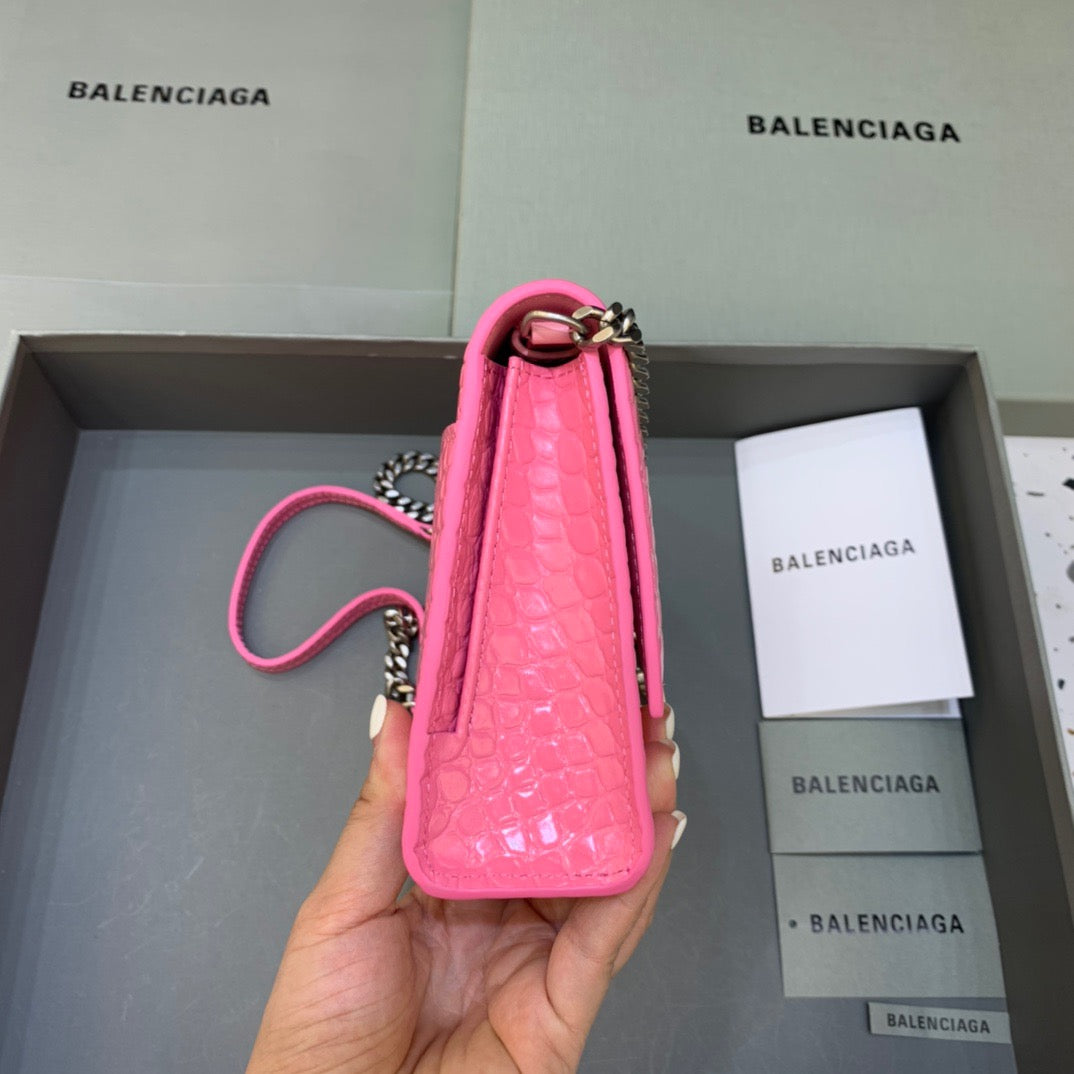 Top Quality Hourglass Wallet On Chain in Pink, For Women,  Bags 9in/23cm
