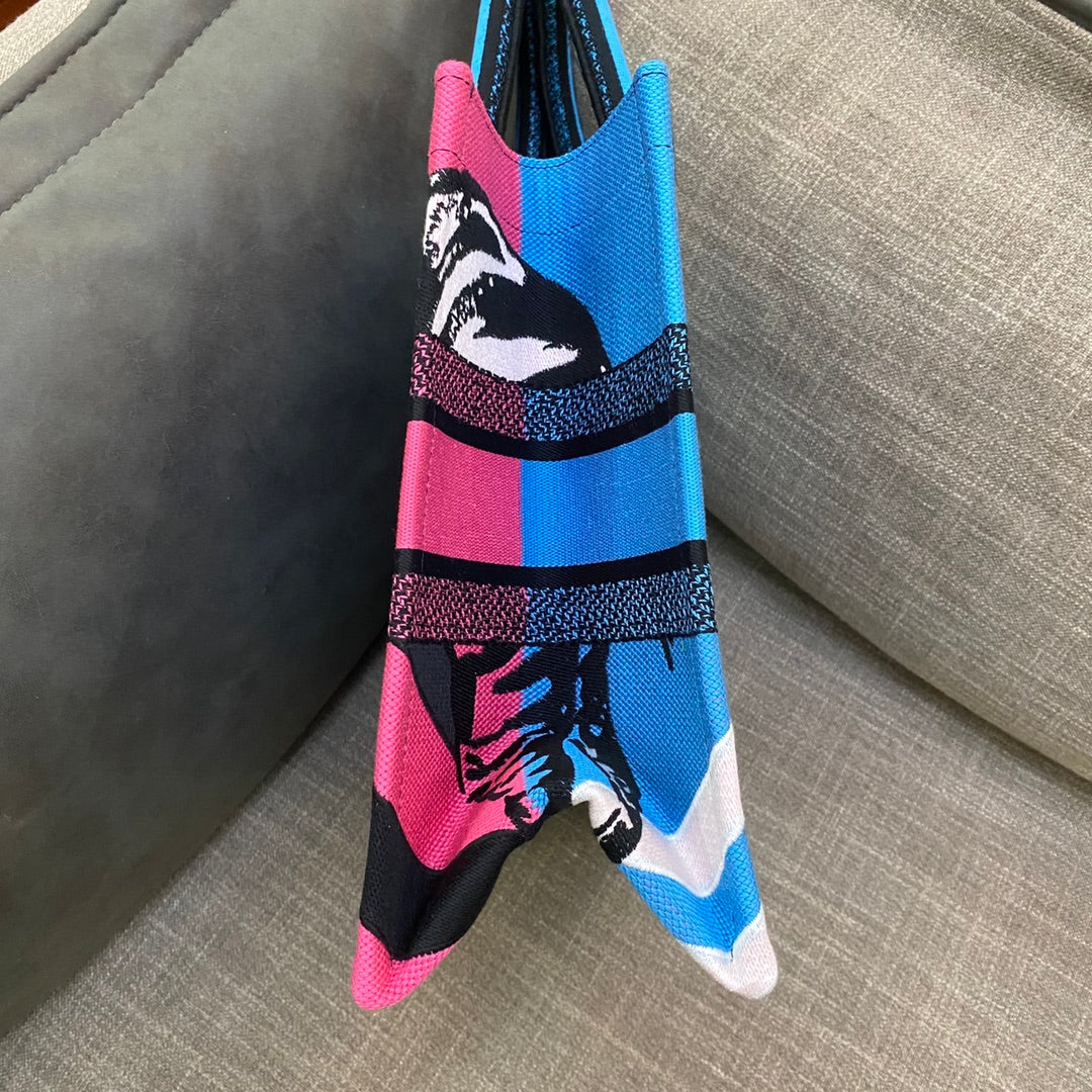 Top Quality MeTop Qualityum Book Tote Bright Blue and Bright Pink D-Jungle Pop Embroidery, Blue/Pink, For Women Womens Handbags, 36cm CD M1296ZRON_M888
