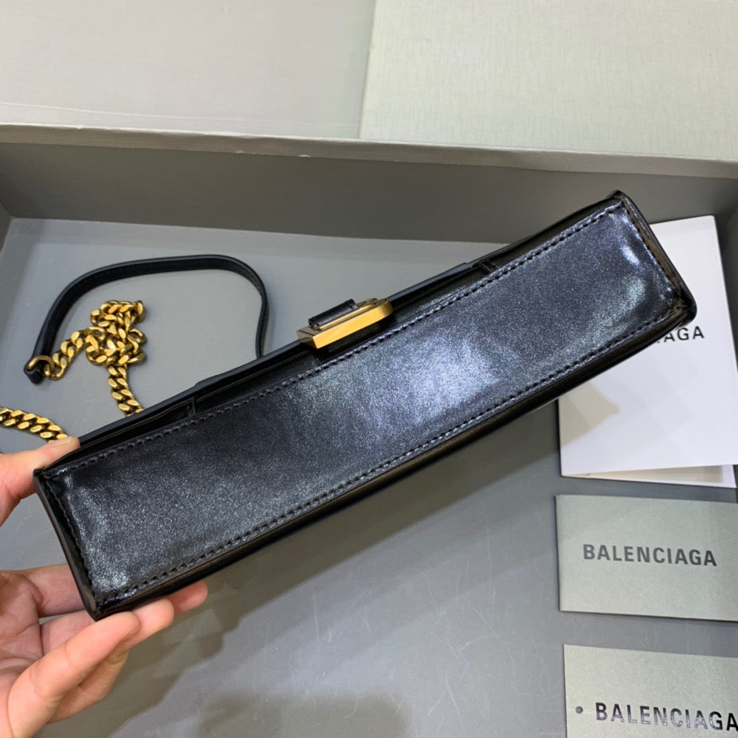 Top Quality Hourglass Wallet On Chain in Black, For Women,  Bags 9in/23cm