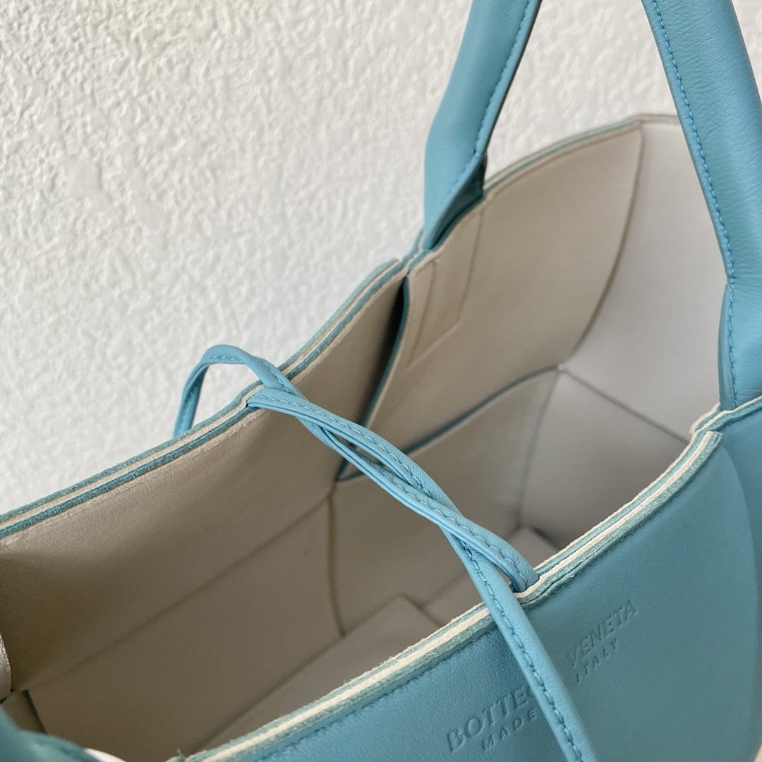 Top Quality Arco Tote Bag For Women 16.14in/41cm In Blue