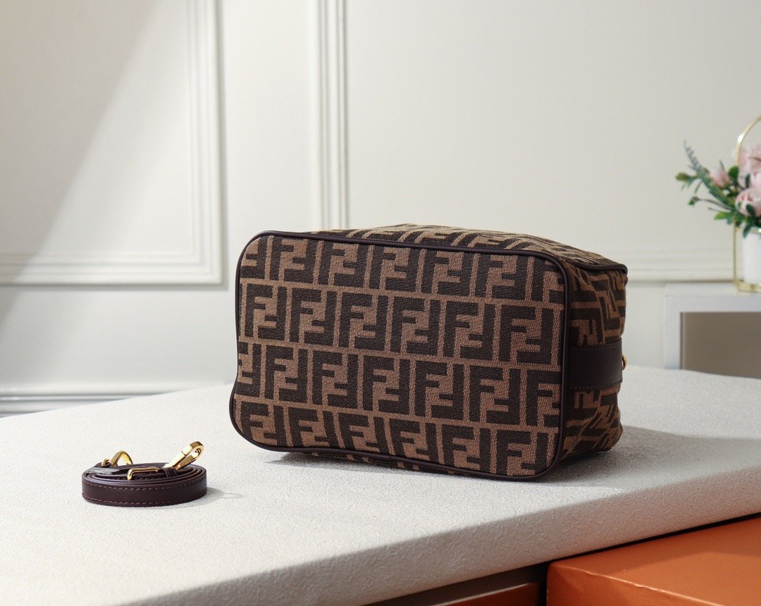 EN - New 1:1 rep  Bags FEI 100